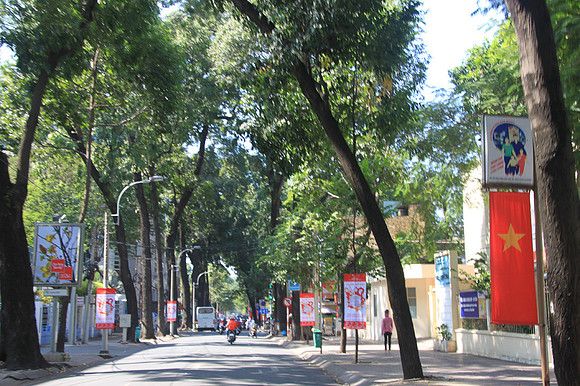 Xích lô (cycle) Ride thru Central HCMC